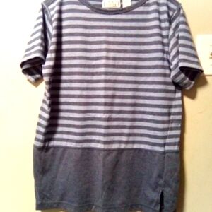 ASHLY Brent ladies  short sleeve pullover blue stripe top. Size medium.